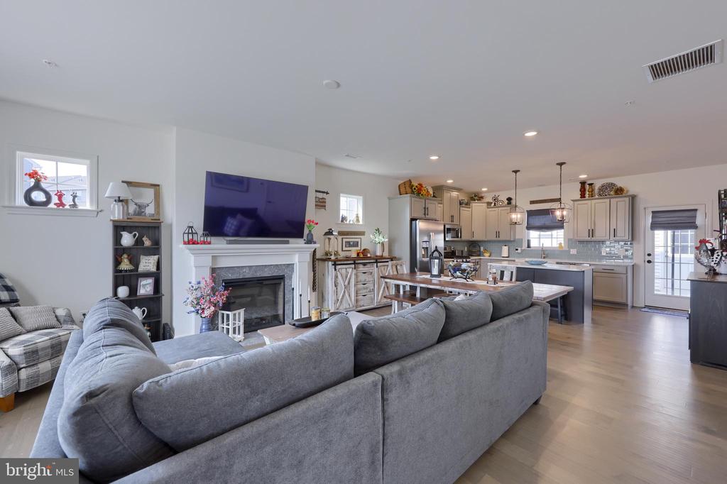 2454 ARTESIAN WAY