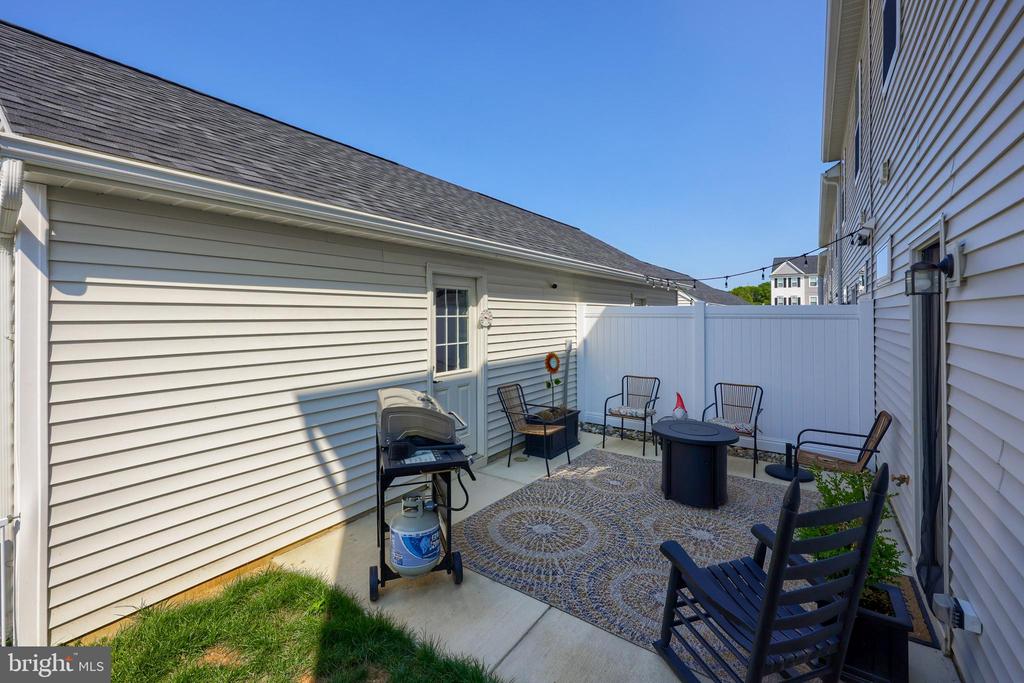 2454 ARTESIAN WAY