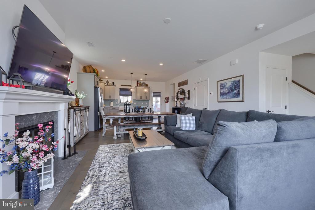 2454 ARTESIAN WAY