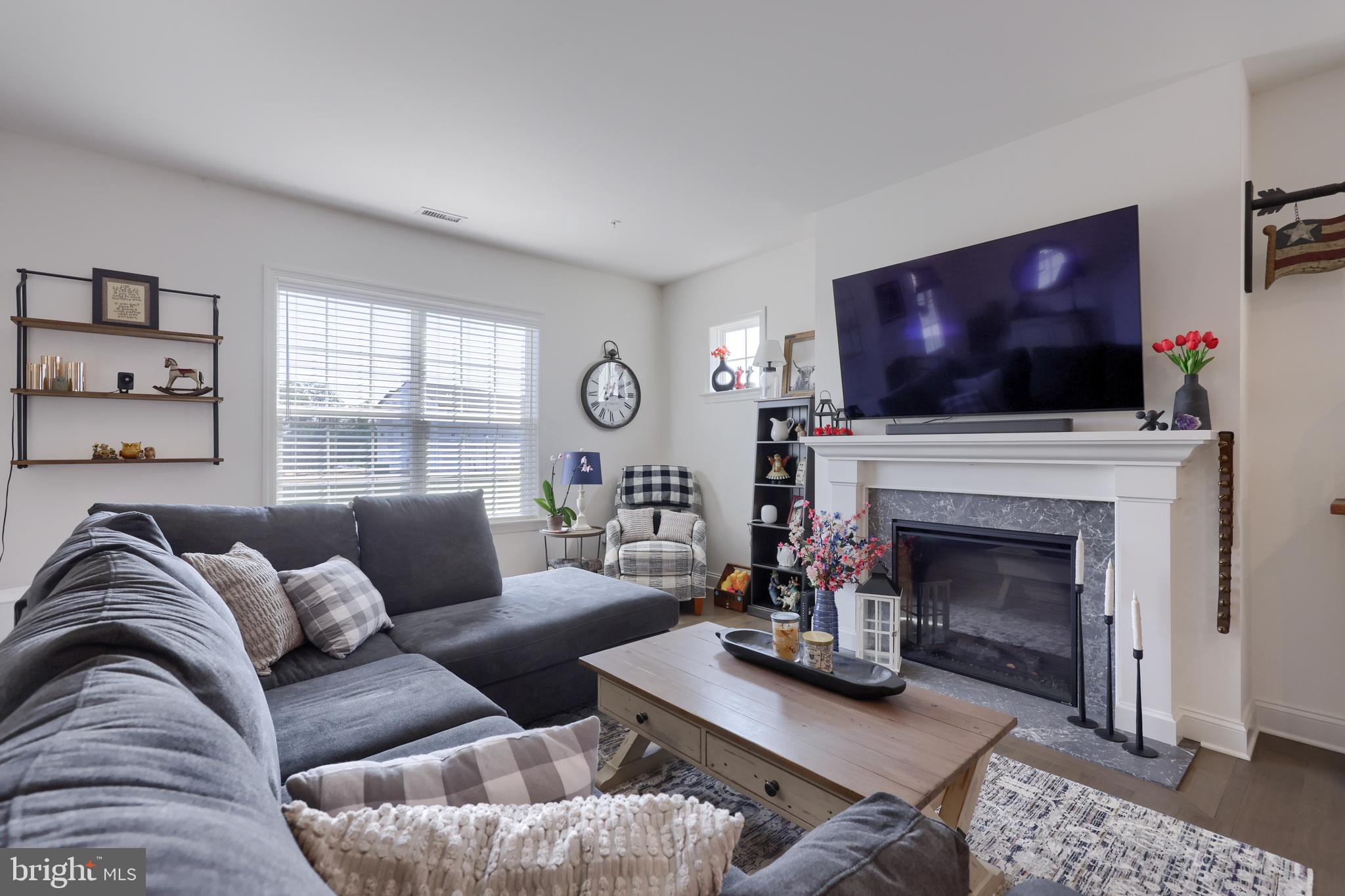 2454 ARTESIAN WAY