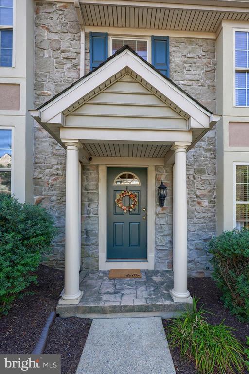 714 ROYAL VIEW DRIVE