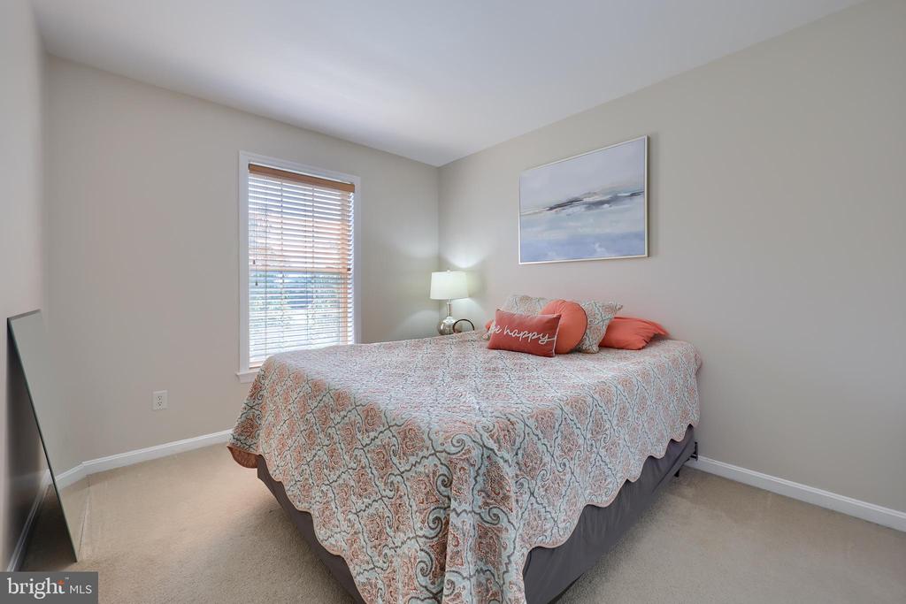 714 ROYAL VIEW DRIVE