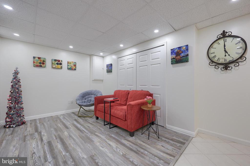 714 ROYAL VIEW DRIVE