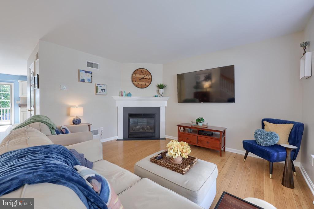 714 ROYAL VIEW DRIVE
