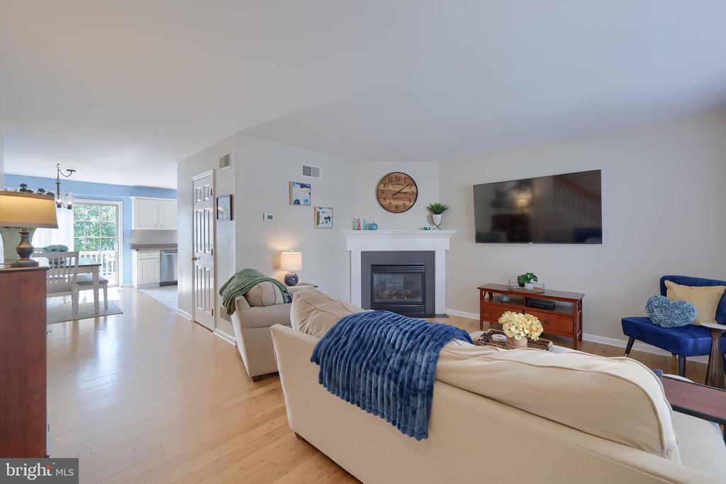714 ROYAL VIEW DRIVE
