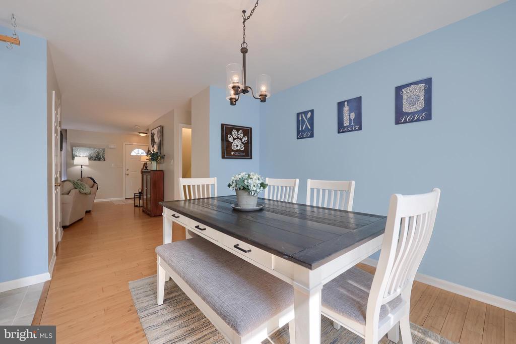 714 ROYAL VIEW DRIVE