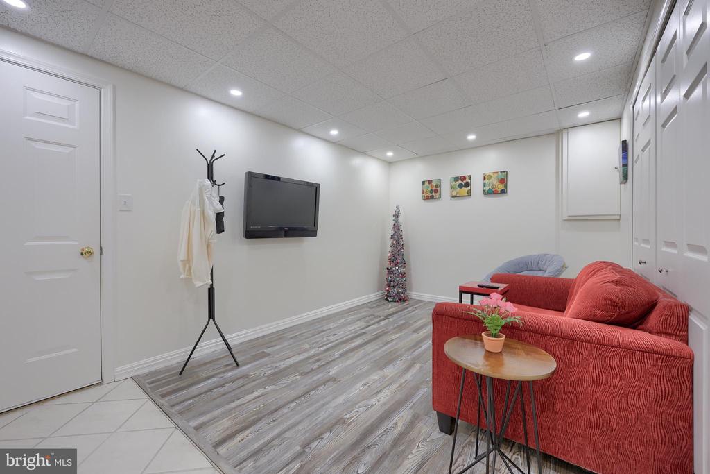 714 ROYAL VIEW DRIVE