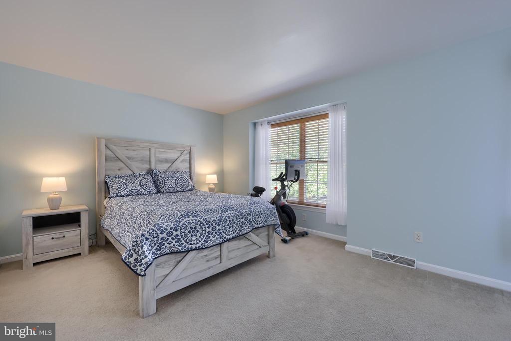 714 ROYAL VIEW DRIVE