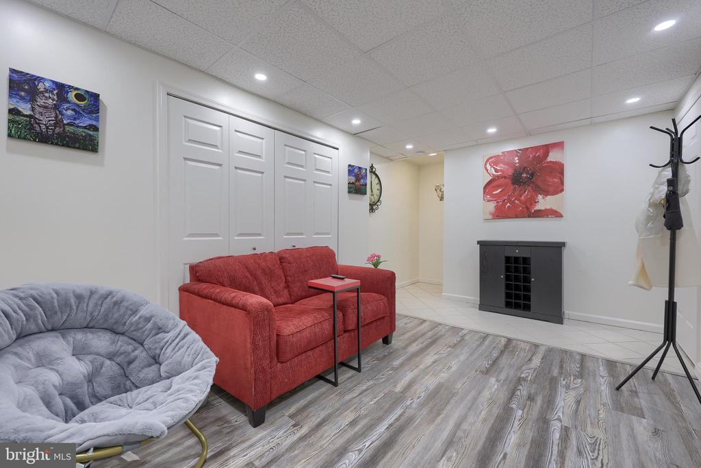 714 ROYAL VIEW DRIVE