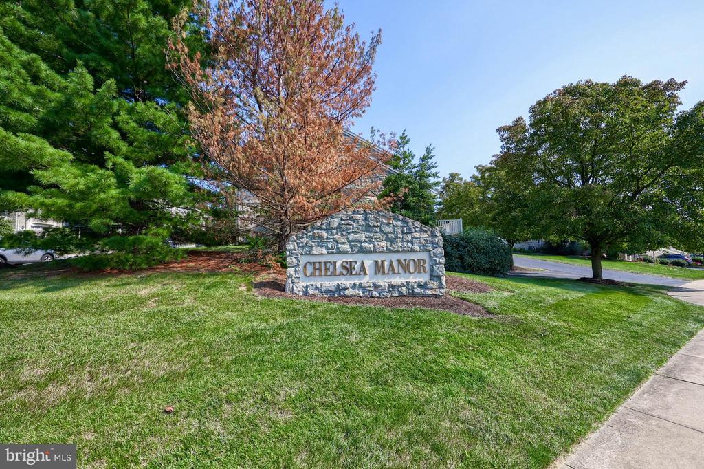 714 ROYAL VIEW DRIVE