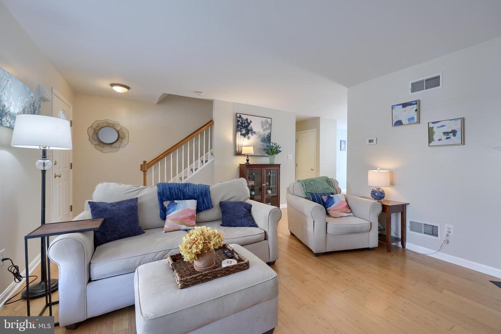 714 ROYAL VIEW DRIVE