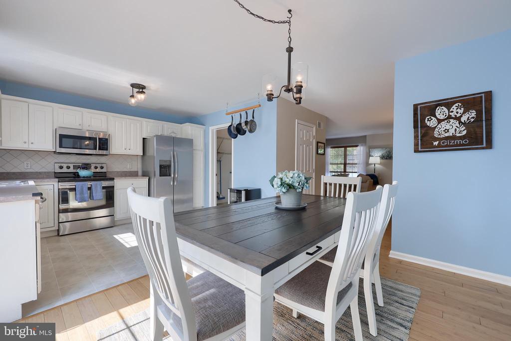 714 ROYAL VIEW DRIVE