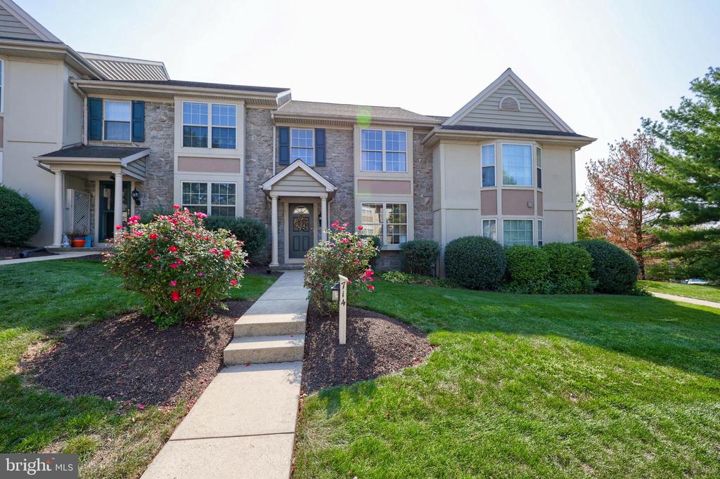 714 ROYAL VIEW DRIVE