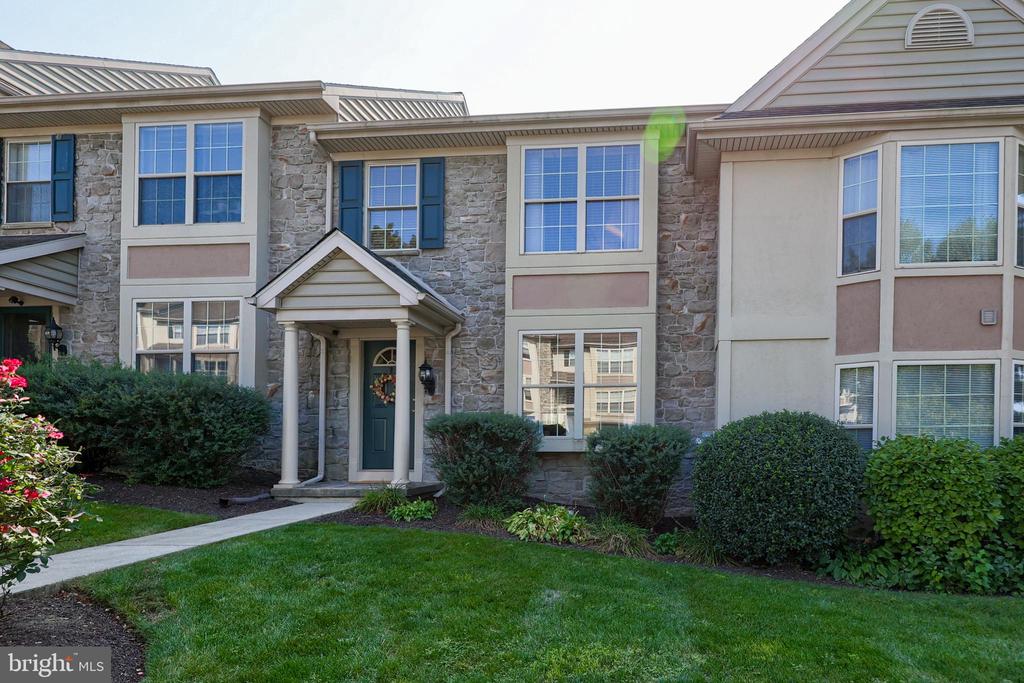 714 ROYAL VIEW DRIVE
