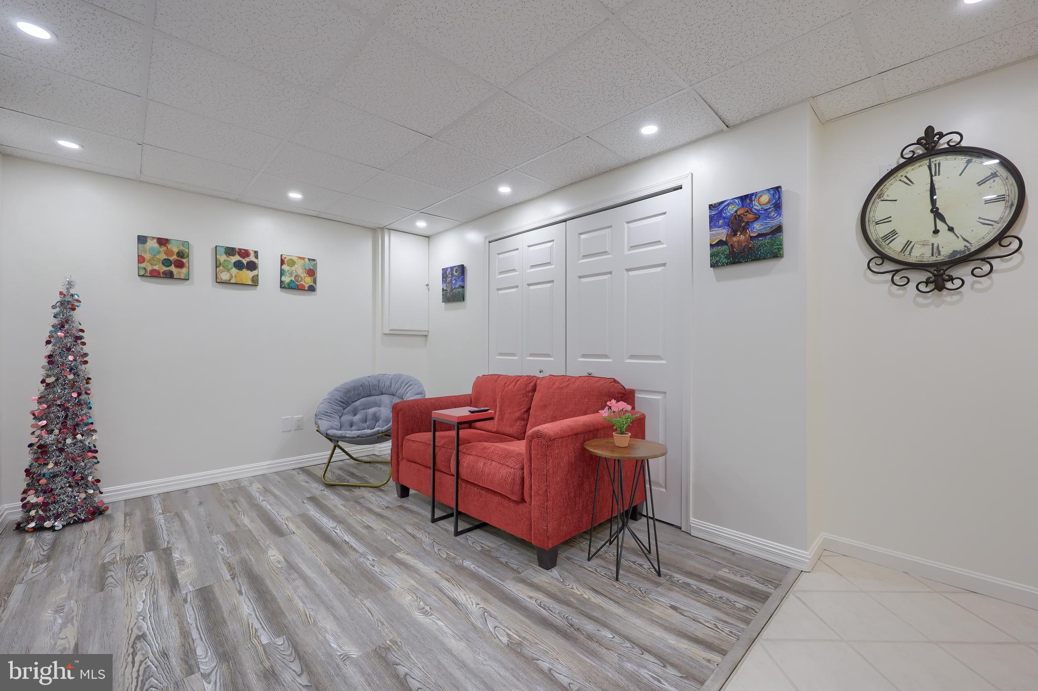 714 ROYAL VIEW DRIVE