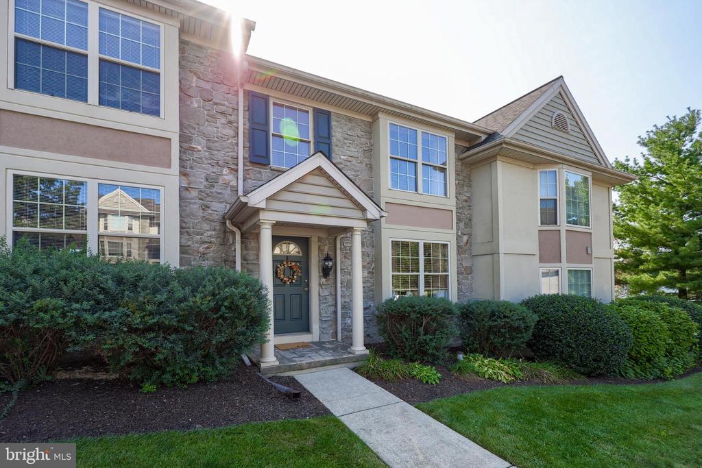 714 ROYAL VIEW DRIVE