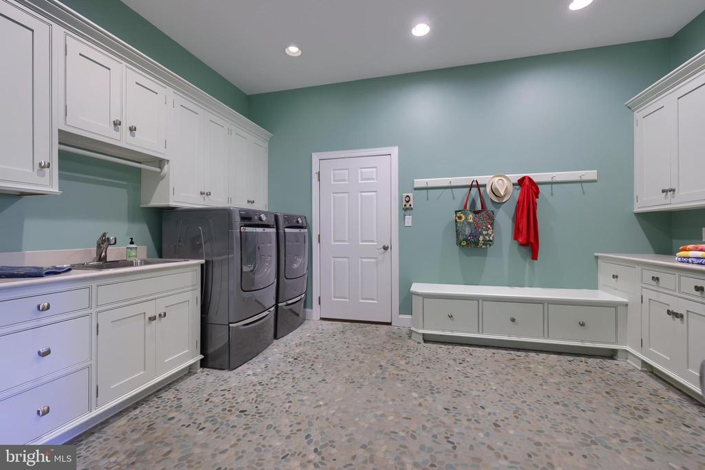 389 WHEATFIELD DRIVE