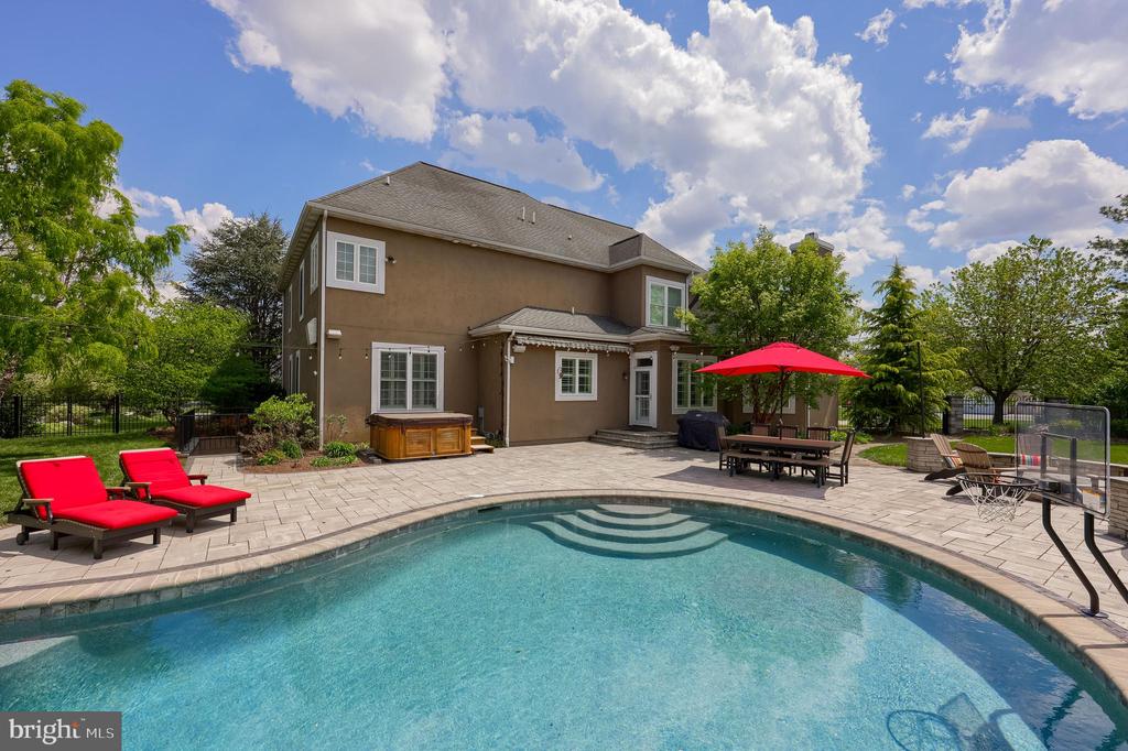 389 WHEATFIELD DRIVE