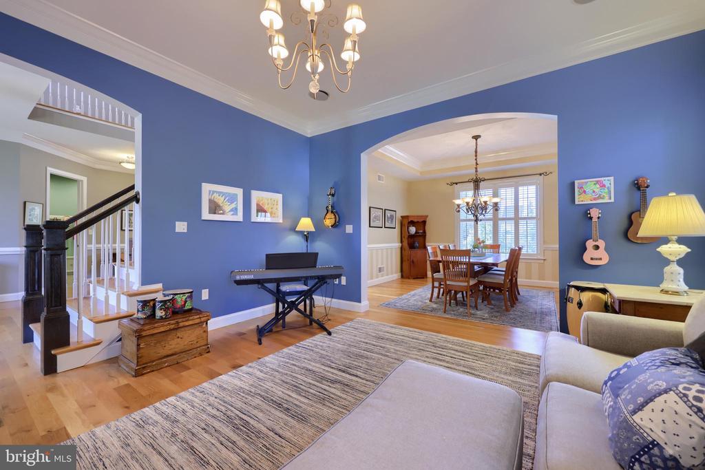 389 WHEATFIELD DRIVE