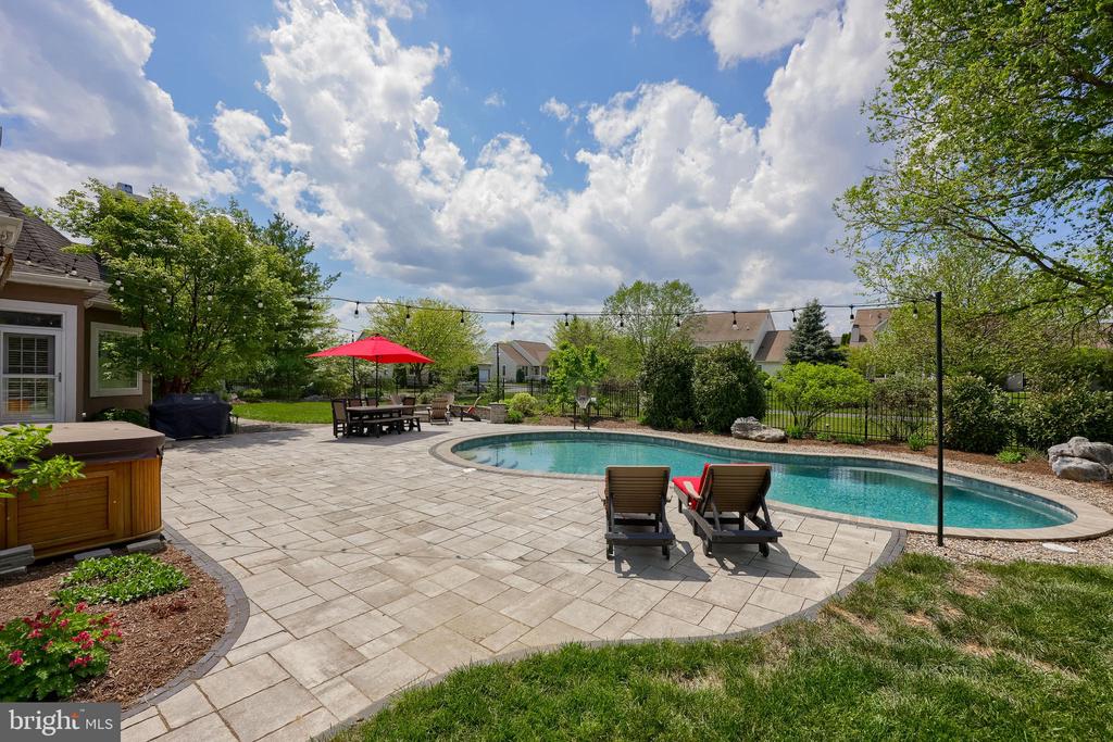389 WHEATFIELD DRIVE