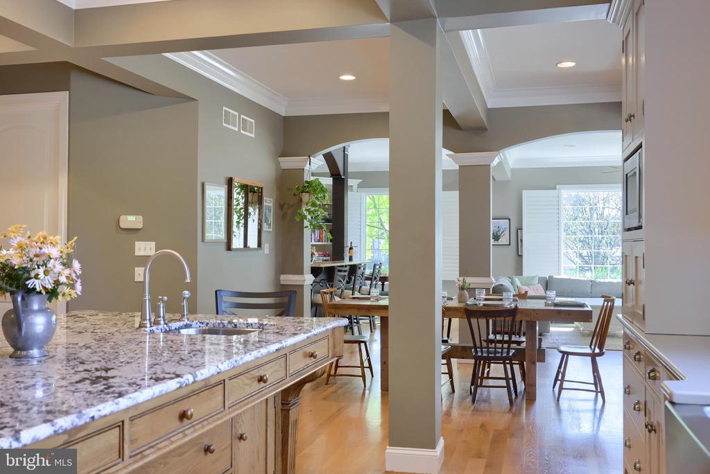 389 WHEATFIELD DRIVE