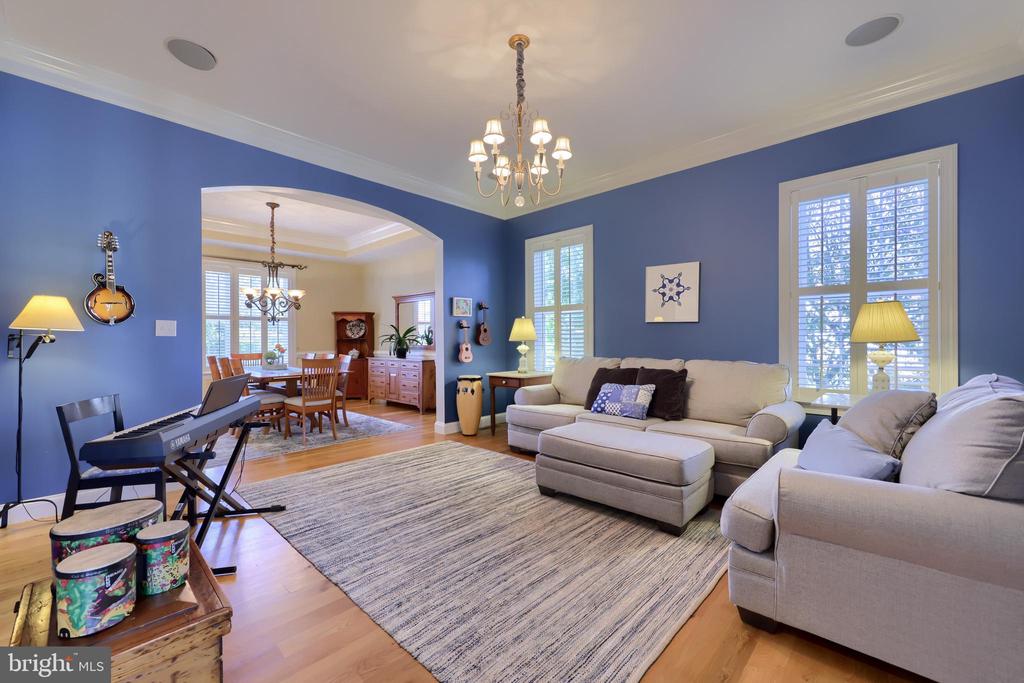 389 WHEATFIELD DRIVE
