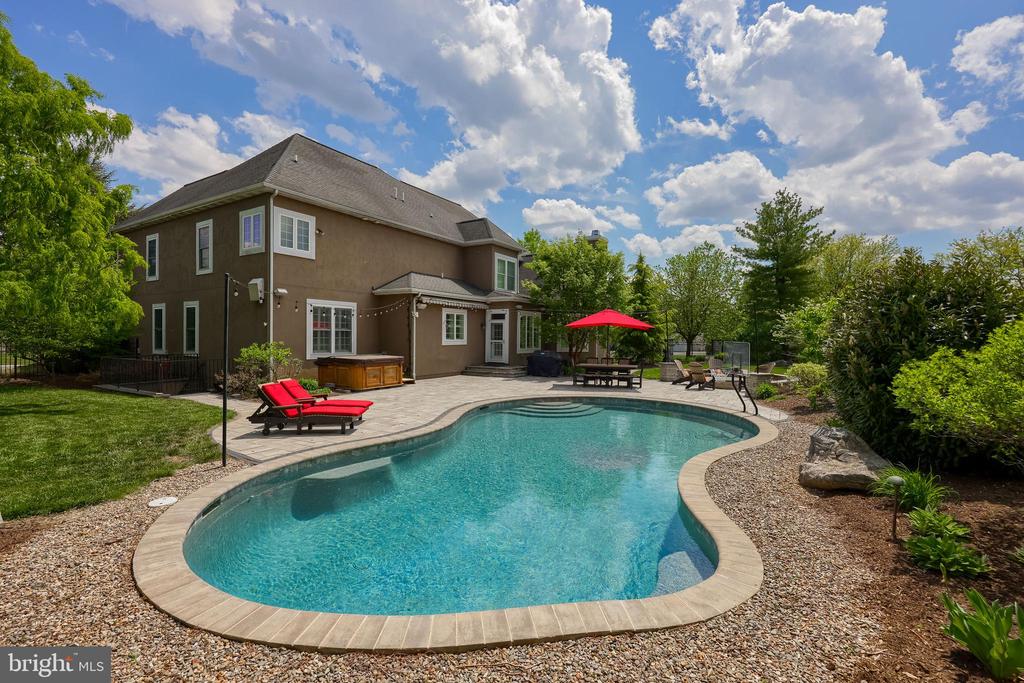 389 WHEATFIELD DRIVE