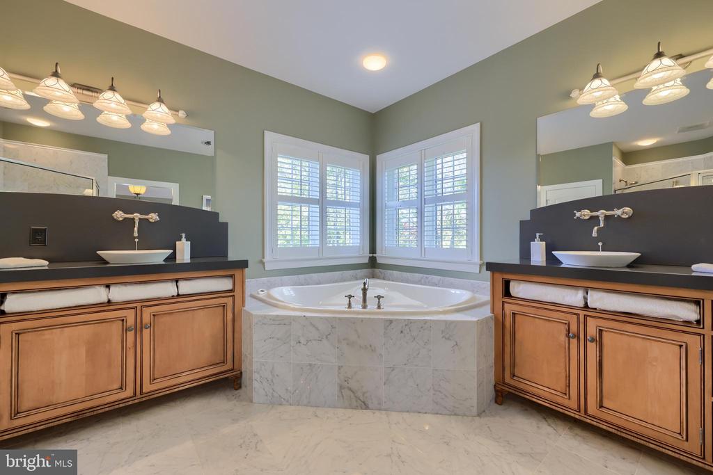 389 WHEATFIELD DRIVE