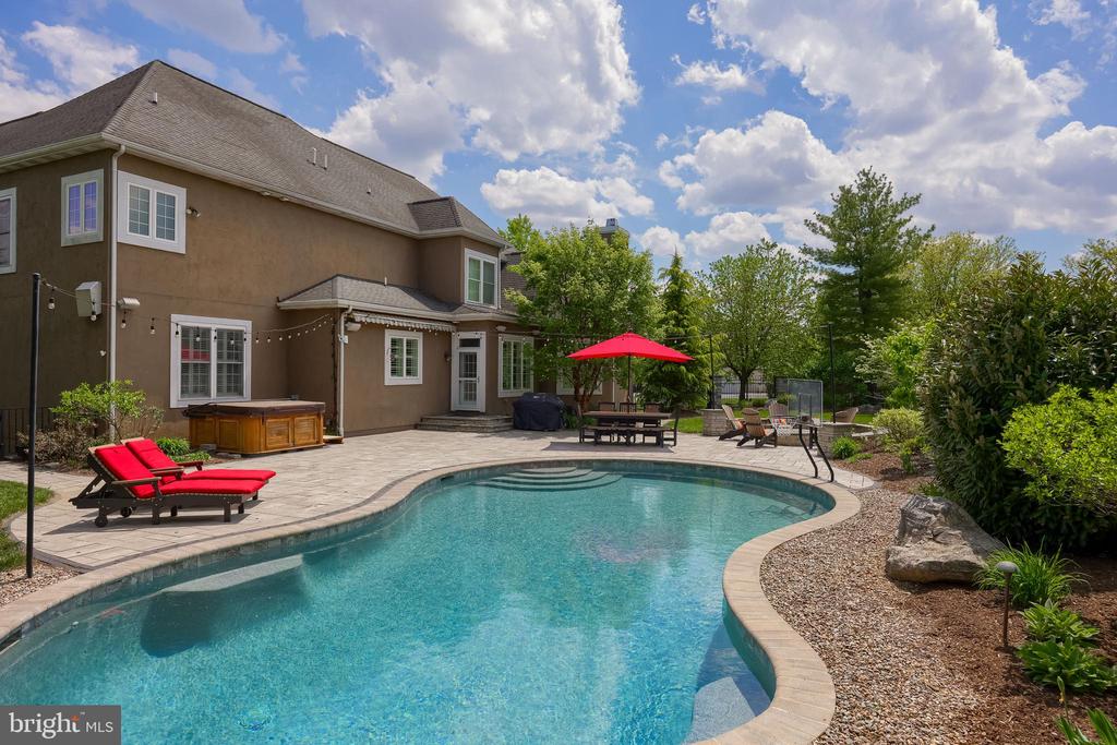 389 WHEATFIELD DRIVE