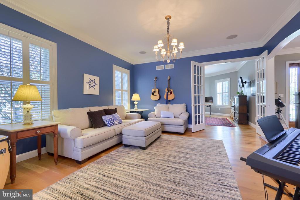 389 WHEATFIELD DRIVE