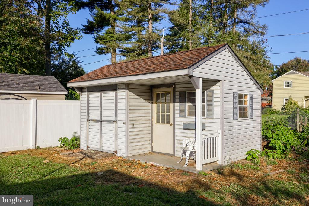 127 MAPLE LANE