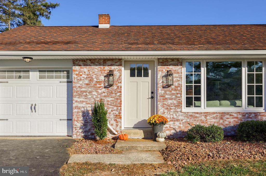 127 MAPLE LANE
