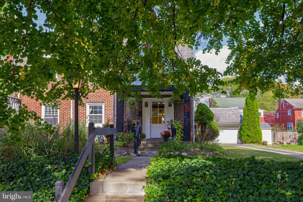 825 HELEN AVENUE