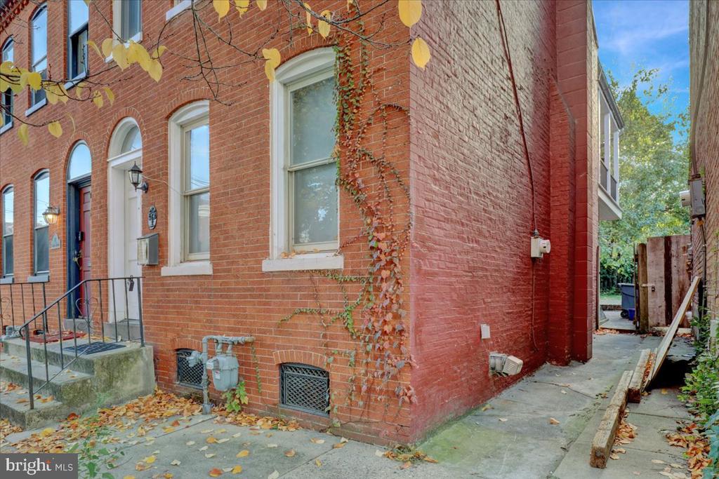 14 CAROLINE STREET