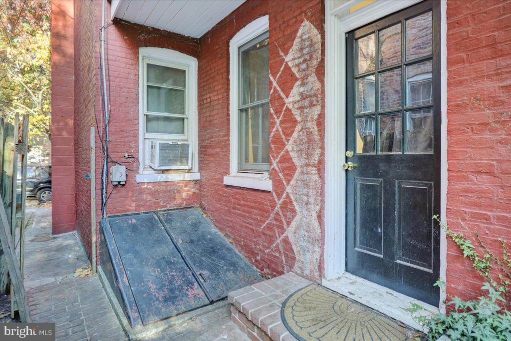 14 CAROLINE STREET