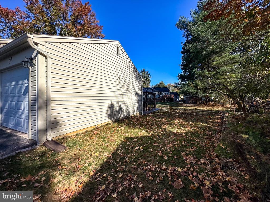 127 TANGLEWOOD LANE