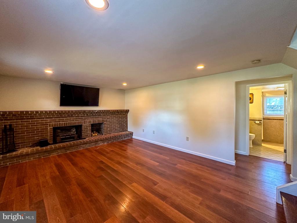 127 TANGLEWOOD LANE