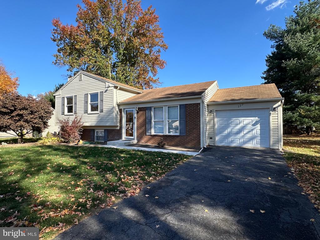 127 TANGLEWOOD LANE