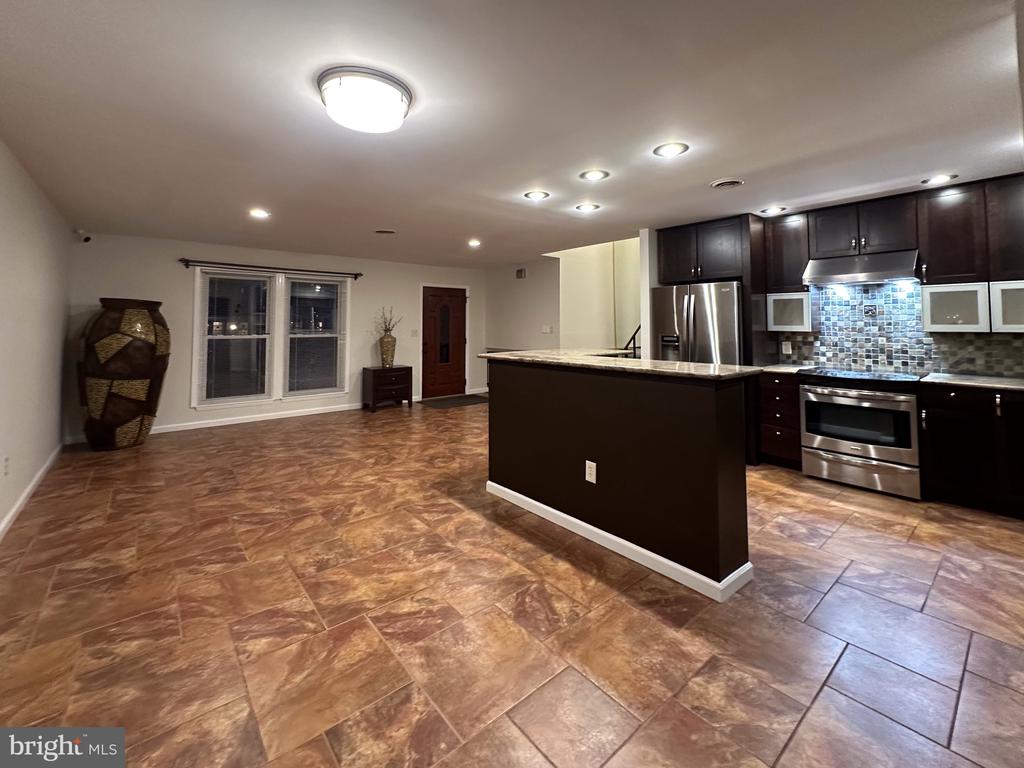 127 TANGLEWOOD LANE