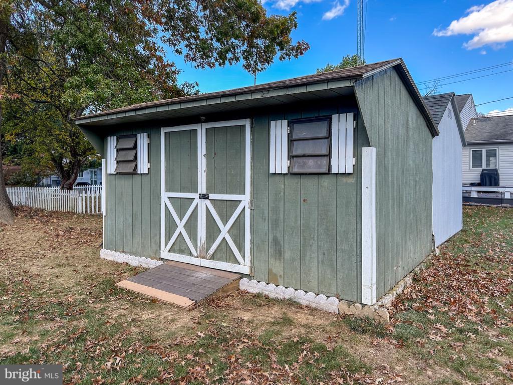 127 TANGLEWOOD LANE