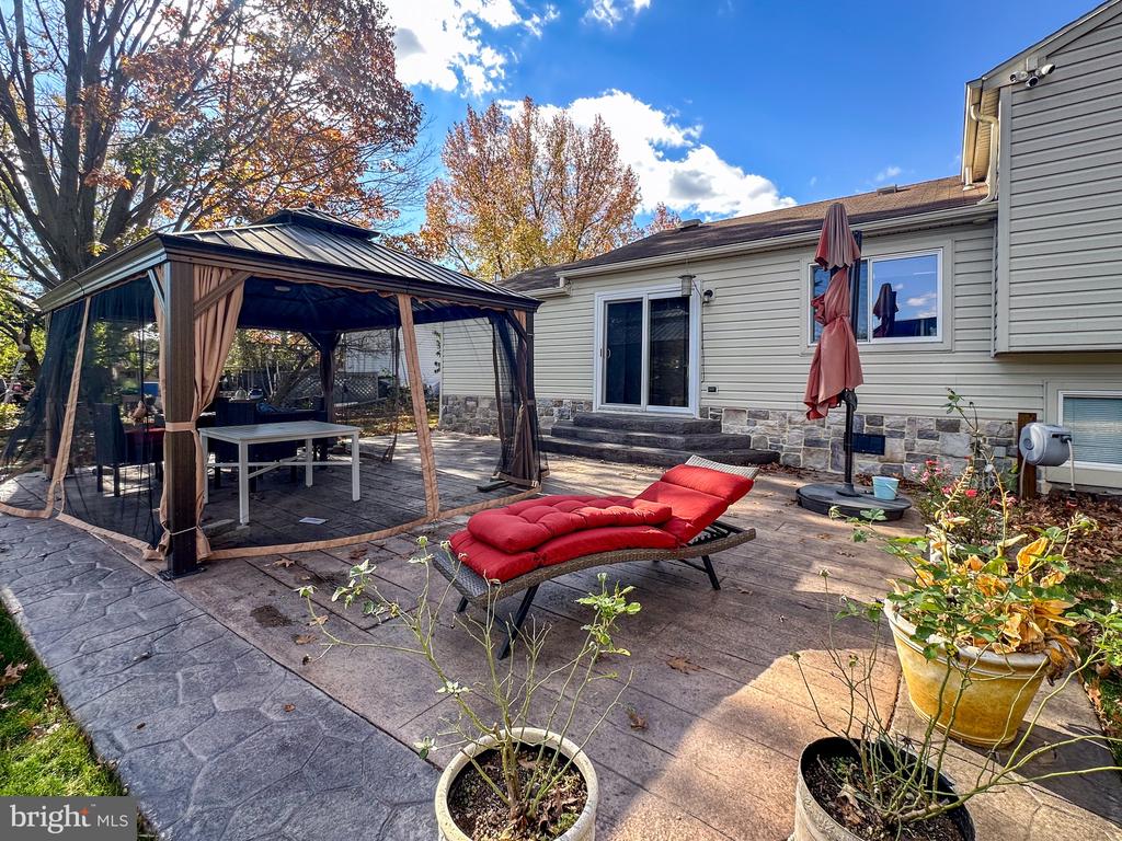 127 TANGLEWOOD LANE