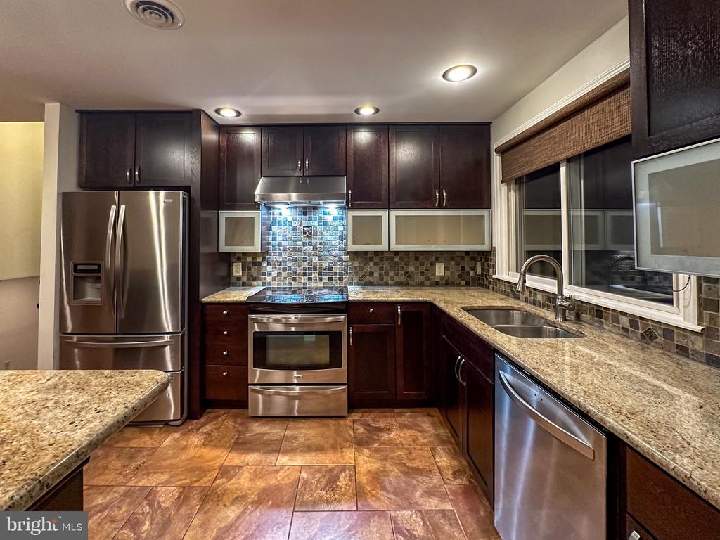 127 TANGLEWOOD LANE