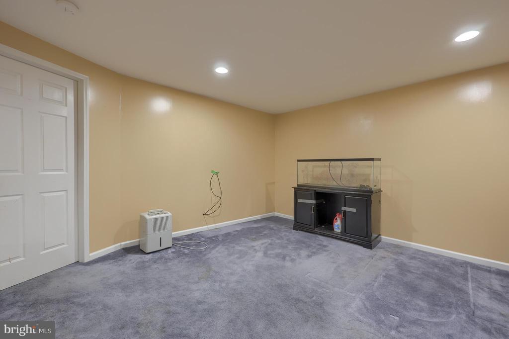 4032 BRADFORD CIRCLE 33