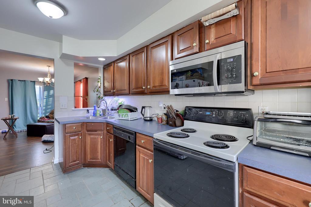 4032 BRADFORD CIRCLE 33