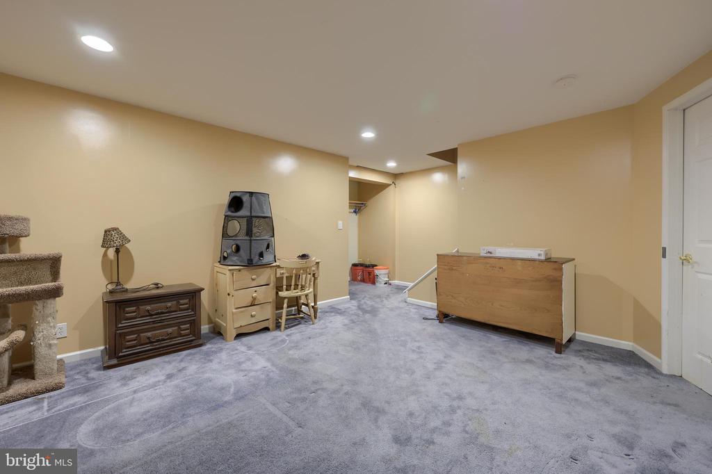 4032 BRADFORD CIRCLE 33