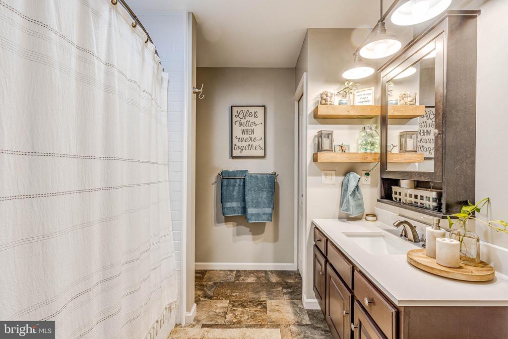 124 FIELDCREST LANE