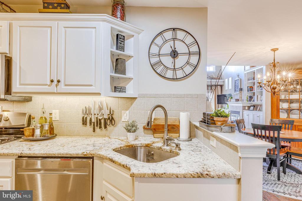 124 FIELDCREST LANE