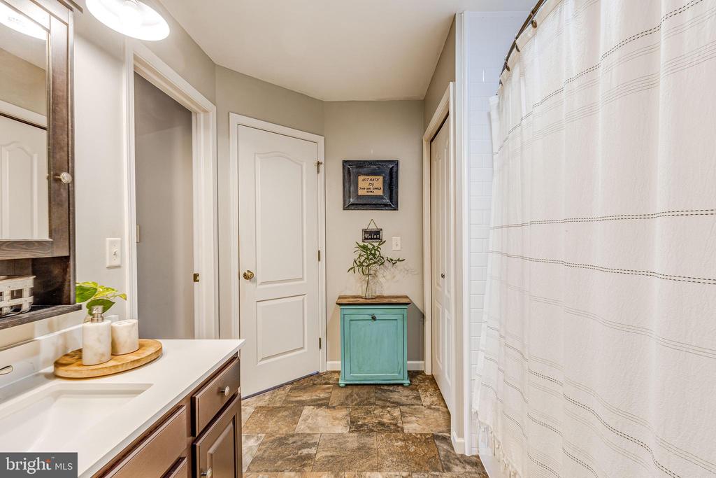 124 FIELDCREST LANE