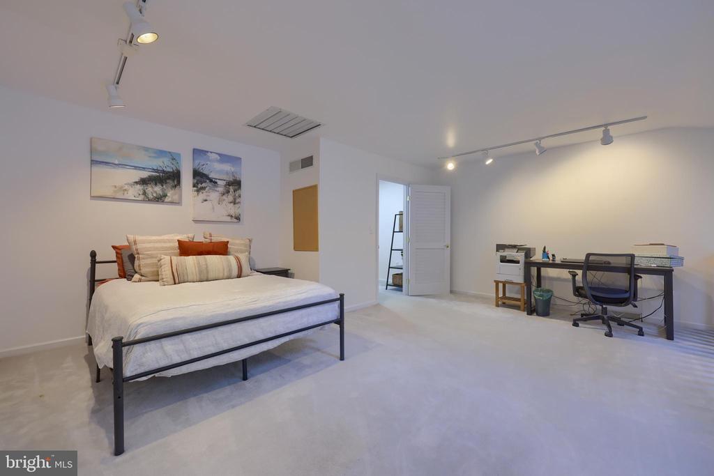 115 PEPPERTON COURT