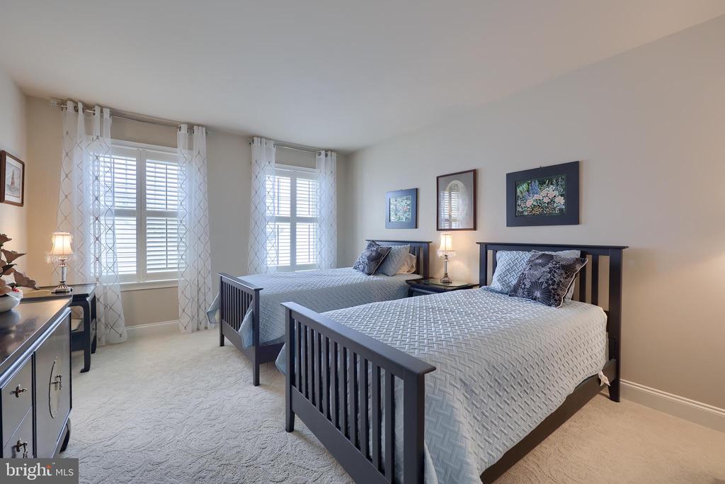 2589 CAMAS LANE